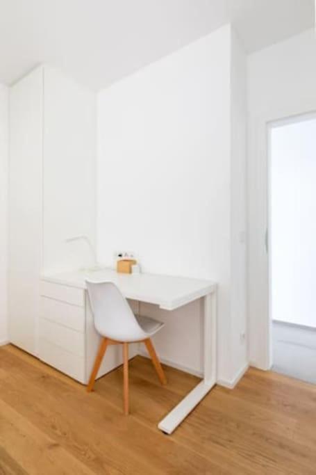 Wonderful Two Bedroom Apartment At Limpertsberg With Parking, Near Tram Luxembourg Bagian luar foto
